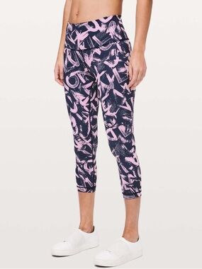 Lululemon Wunder Under Crop (High-Rise) *Full-On Luxtreme 21", Size 4